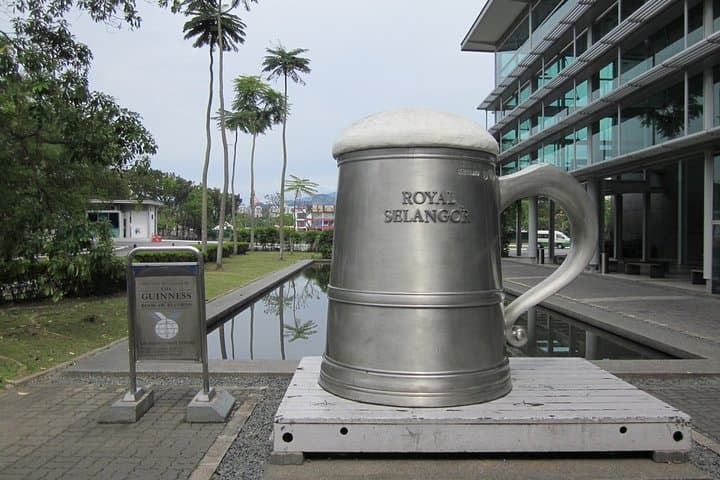 Batu Caves Day Tour: Steps, Statues & Selangor Crafts photo 2