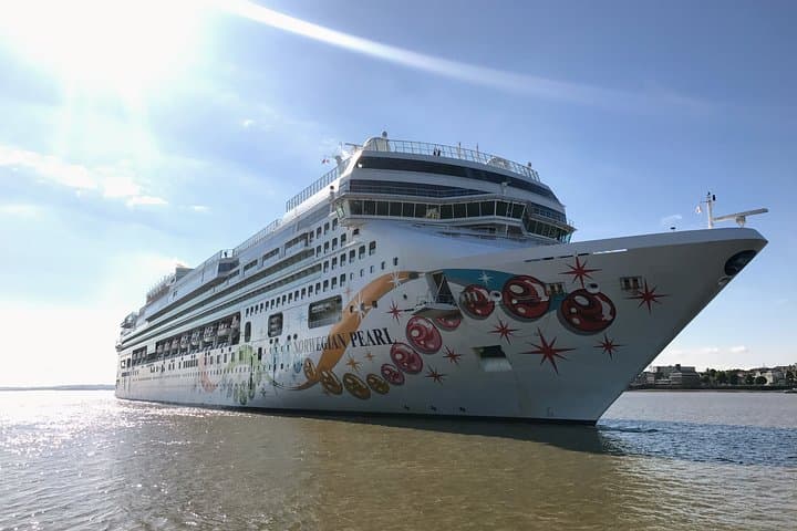 Private Transfer Between London Tilbury Cruise Port and Gatwick Airport — Door-to-Door Service