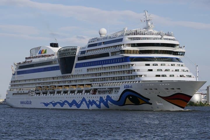 Private Transfers Between London Tilbury Cruise Port and Luton Airport: Door-to-Door Comfort