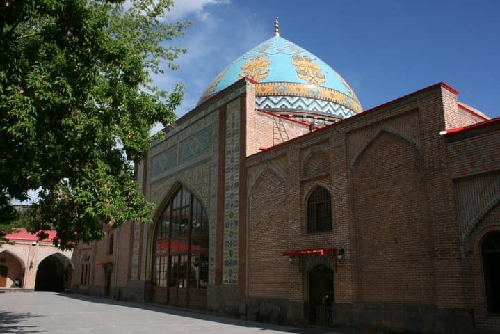 Opening Yerevan: Private Tour of Opera, Republic Square, Blue Mosque & St. Sargis photo 4