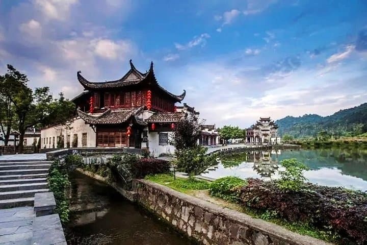 One-Day Huangshan Mountain and Xidi Village Private Tour: Cableway to White Goose Peak photo 5
