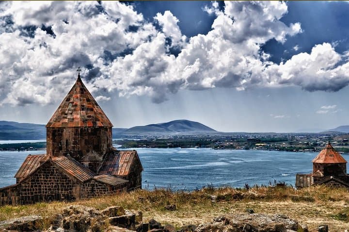 Highland Sevan: Sevanavank, Hayravank & Noratus Khachkars Day Tour