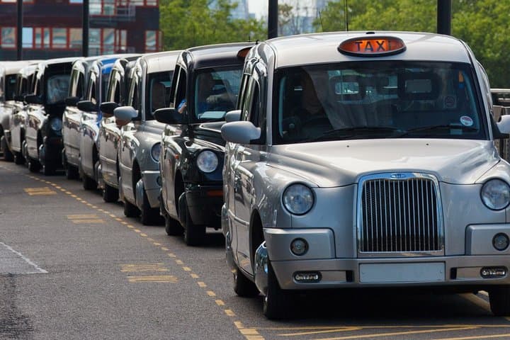 Private Heathrow to London City Airport Transfers: Door-to-Door Comfort in London photo 3