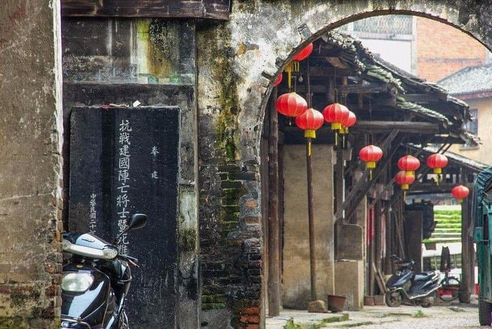 Guilin Private Day Tour — Reed Flute Cave, Elephant Trunk Hill & Daxu Old Town photo 4
