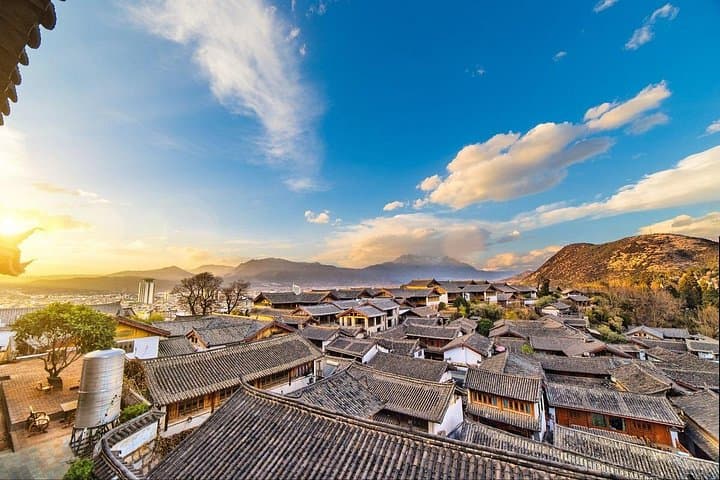 Private Day Tour: Lijiang Old Town, Black Dragon Pool & Dongba Culture photo 2