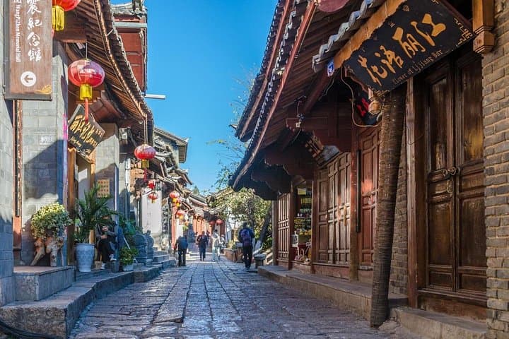 Private Day Tour: Lijiang Old Town, Black Dragon Pool & Dongba Culture photo 3