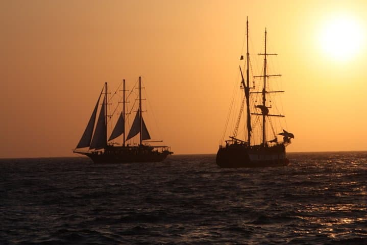 Santorini Volcanic Sunset Cruise: Volcano Hike, Hot Springs & Onboard Dinner