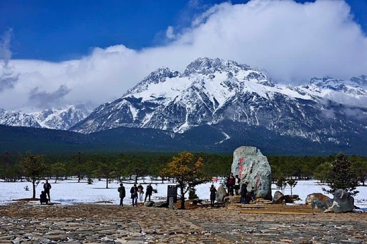 Jade Dragon Snow Mountain & Black Dragon Pool: Private Lijiang Day Tour photo 3