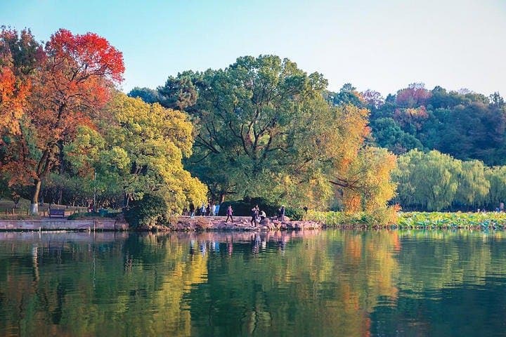 Hangzhou Muslim Day Trip — West Lake, Phoenix Mosque & Qinghefang Ancient Street