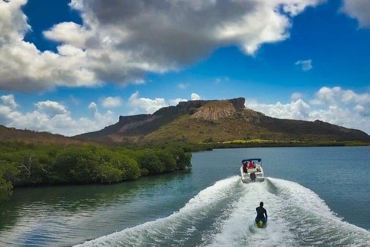 ZUP Board Experience in Curaçao: Wake, Knee & Water Ski at Spanish Water photo 5