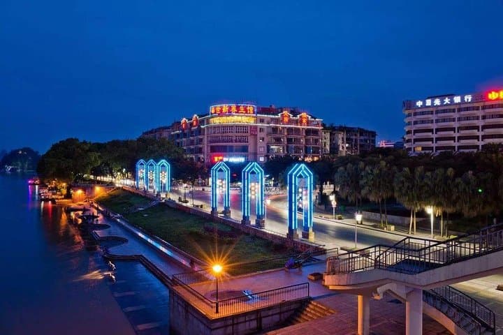 Guilin After Dark: Two Rivers and Four Lakes Illuminated Night Cruise and Private Tour photo 2