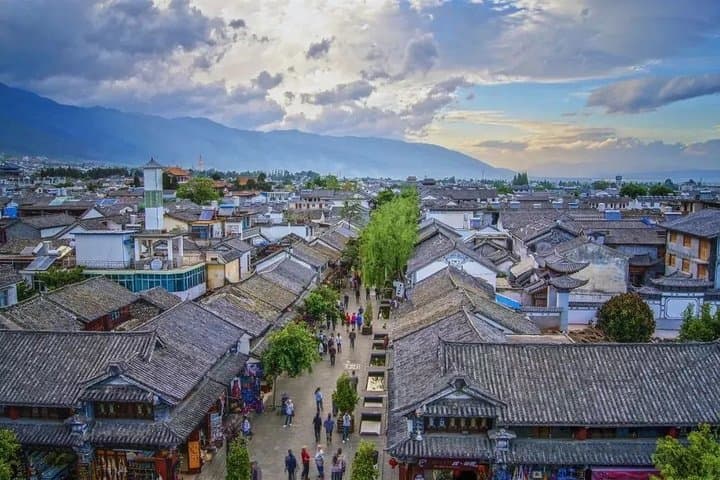 Explore Dali Ancient City & Erhai Lake: Private Day Tour from Dali photo 2
