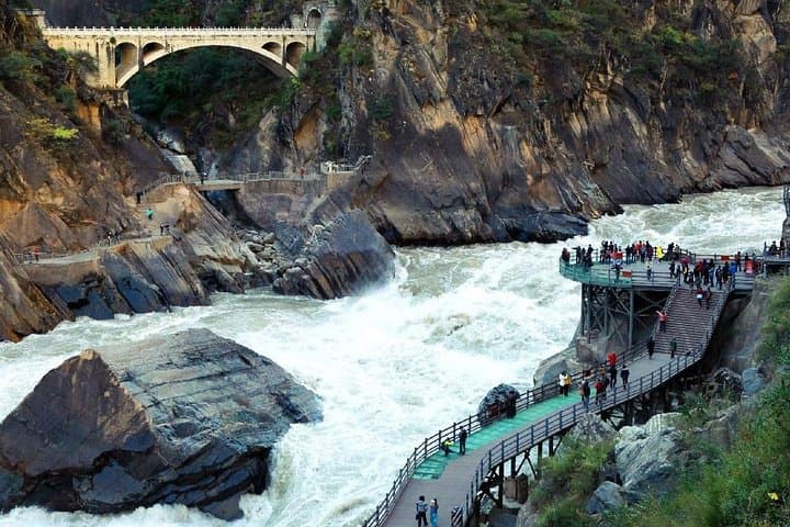 Day Trip to Tiger Leaping Gorge & Black Dragon Pool — Lijiang Private Tour Guide