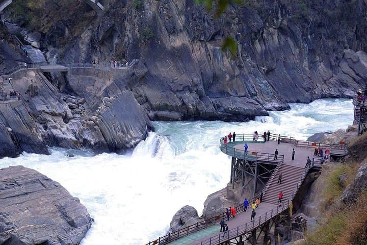 Day Trip to Tiger Leaping Gorge & Black Dragon Pool — Lijiang Private Tour Guide photo 4
