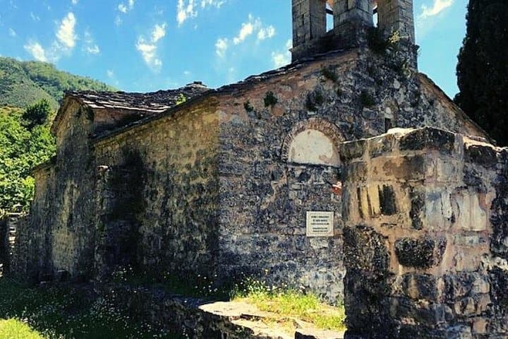 Hike to Kameno Monastery: Medieval Ruins and Freshwater Springs near Delvinë