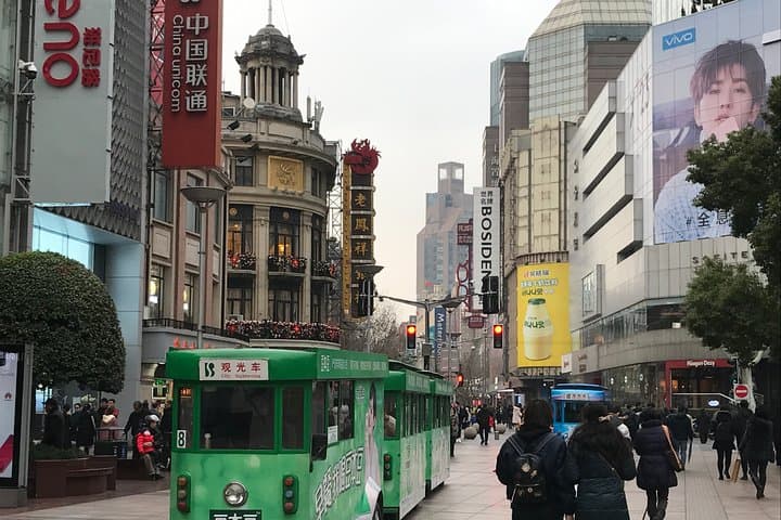 Private Shanghai Layover Tour: Shanghai Tower, The Bund & Jade Buddha Temple photo 4