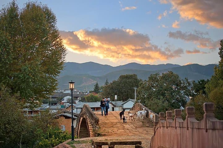 Private Day Tour to Shaxi Ancient Town from Lijiang — Tea Horse Road, Ming Murals & Market photo 3