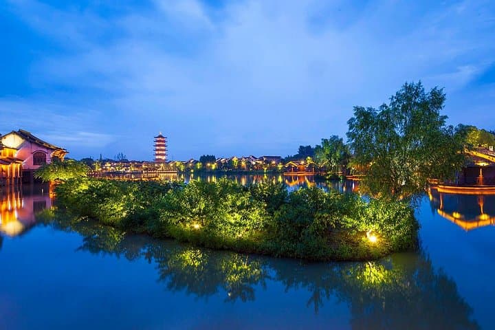Private Night Tour to Wuzhen Water Town from Hangzhou — Evening Canals & Riverside Dinner photo 4
