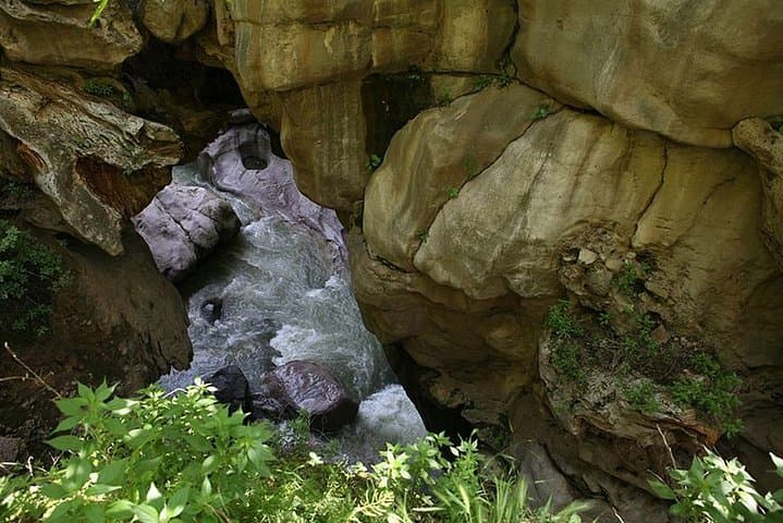 Karahunge, Devil's Bridge & Khndzoresk Day Tour — Stones, Gorges, Cave Homes photo 4