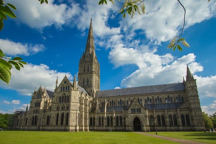 Pre-Post Cruise from Southampton: Winchester & Salisbury Day Tour