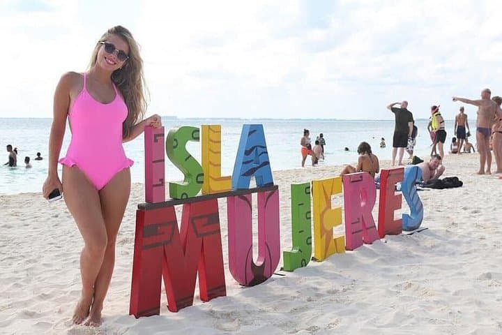 Isla Mujeres Catamaran Tour: Open Bar, Snorkel at El Meco & Beach Club Escape photo 4