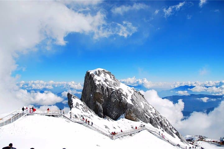 Jade Dragon Snow Mountain: Private Day Tour from Lijiang with Cable Car to Blue Moon Valley