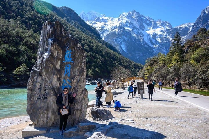Jade Dragon Snow Mountain: Private Day Tour from Lijiang with Cable Car to Blue Moon Valley photo 5