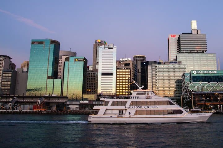 Boxing Day Lunch Cruise on the MV Spirit: Sydney Harbour Race-Start Experience photo 1