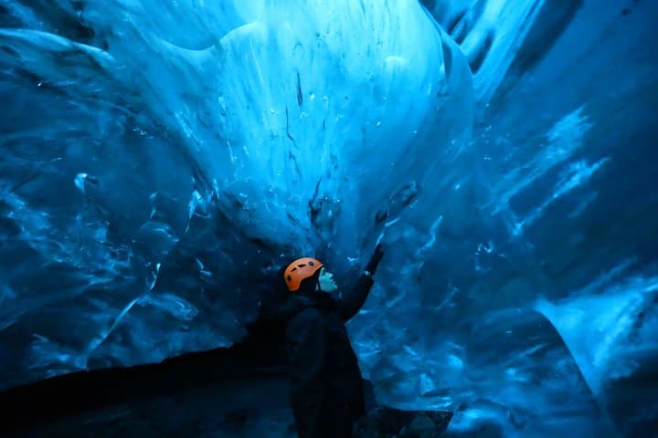 Jökulsárlón Glacier Lagoon, Diamond Beach & Blue Ice Cave Day Trip from Höfn