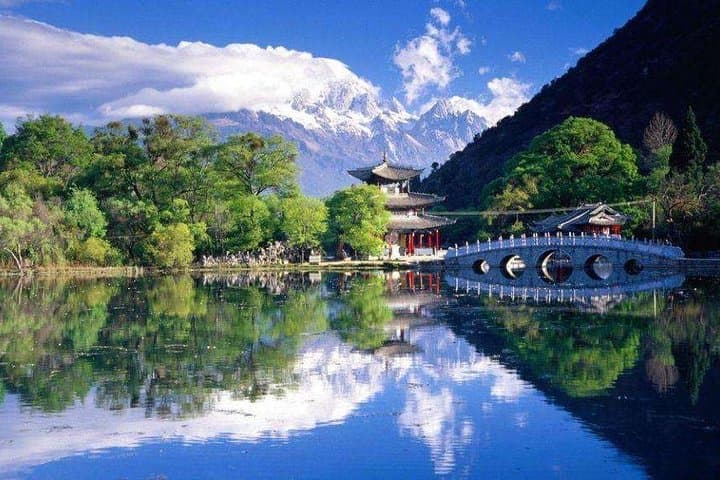 2-Day Private Lijiang Highlights Tour — Jade Dragon Snow Mountain & Lijiang Old Town