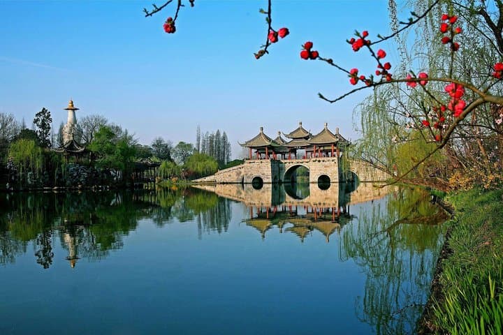 Yangzhou Day Trip from Nanjing: Bullet Train to Slender West Lake, Geyuan Garden & Daming Temple photo 1