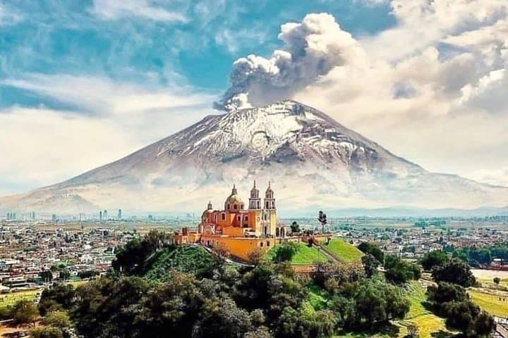 Puebla & Cholula Day Trip from Mexico City — Colonial Streets, Talavera Tiles & Cuexcomate photo 4
