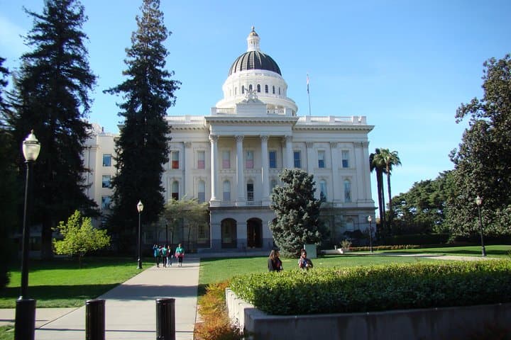Sacramento Scavenger Hunt Adventure: Capitol-to-Old-Sacramento Urban Quest