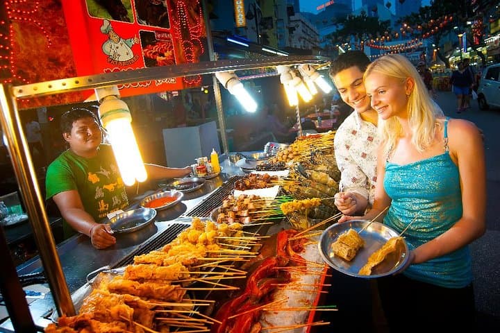 Lepak-Lepak: Kuala Lumpur Night Market & Mamak Stall Private Food Tour