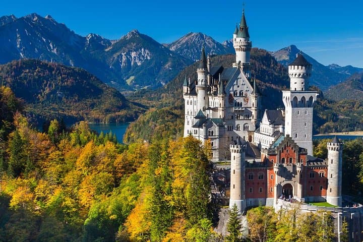 Cross the Alps to Neuschwanstein: Private Full-Day Tour from Innsbruck