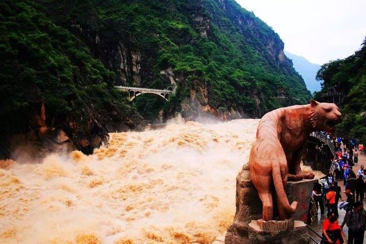 3-Day Lijiang Highlights: Bullet Train from Kunming to Jade Dragon & Tiger Leaping Gorge photo 3