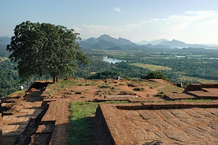 Colombo to Trincomalee: 2-Day Sigiriya, Elephant Safari & Polonnaruwa Transfer