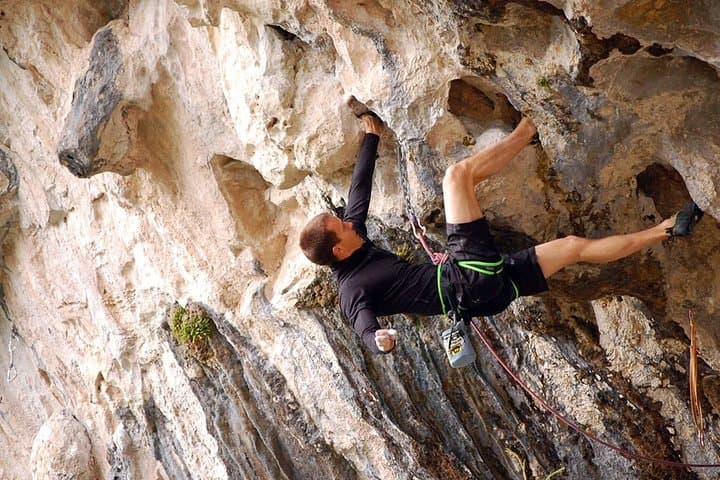 Rock Climbing in Kathmandu: Day Climbs at Nagarjun, Hattiban & Bimal Nagar photo 3