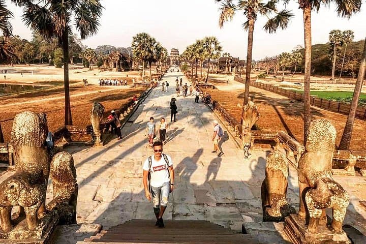 Private Full-Day Angkor Temple Tour: Angkor Wat, Ta Prohm & Banteay Srei photo 1