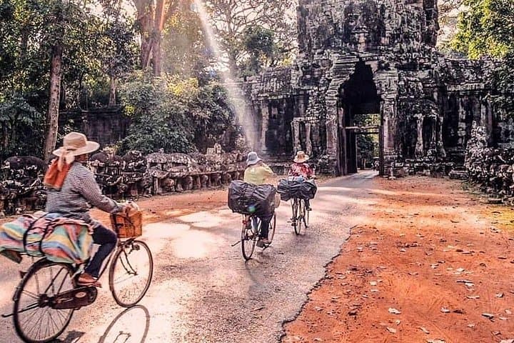 Private Full-Day Angkor Temple Tour: Angkor Wat, Ta Prohm & Banteay Srei photo 4