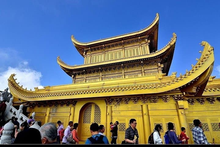 5-Day Private Tour from Shanghai to Chengdu & Mount Emei — Pandas, Leshan Buddha & Golden Summit photo 2