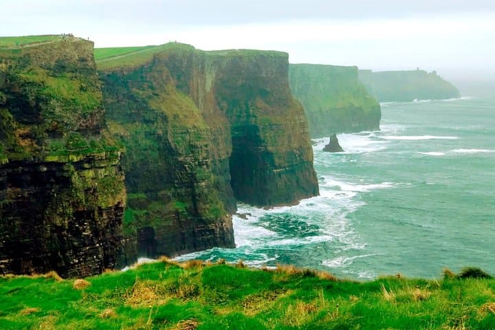 Cliffs of Moher Spanish-Language Day Tour: Galway, The Burren & Coastal Birds photo 2