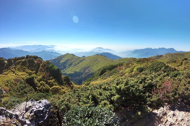 Sun Moon Lake & Mount Hehuan: 2-Day Private Tour from Taipei