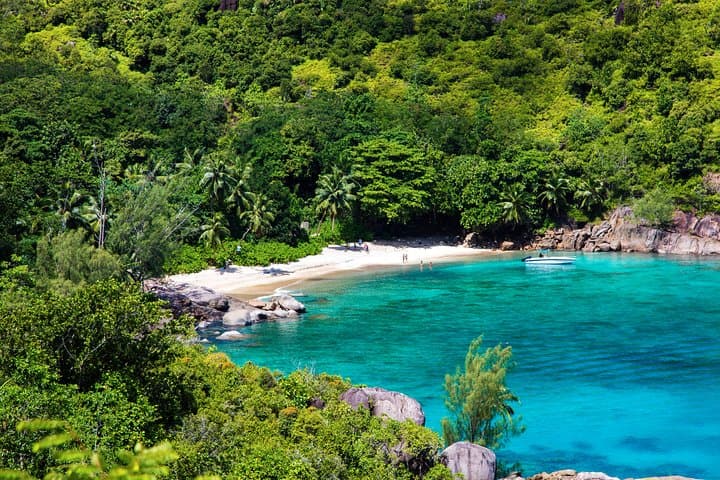 Anse Major Nature Trail: Mahé Coastal Hike to Secluded Beach