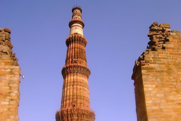 Qutub Minar & Mehrauli Archaeological Park Walking Tour with a Local Storyteller photo 2