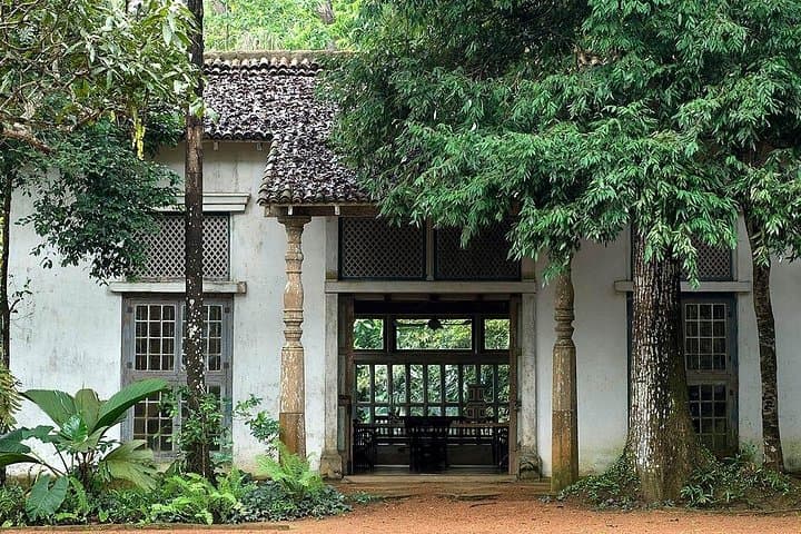 Kalutara & Lunuganga Day Tour from Colombo — Temple, Gardens and Coastal Views photo 1