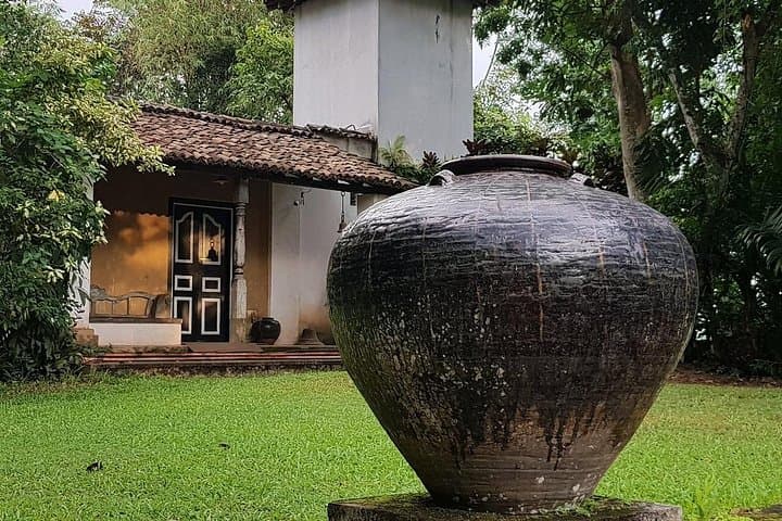 Kalutara & Lunuganga Day Tour from Colombo — Temple, Gardens and Coastal Views photo 2