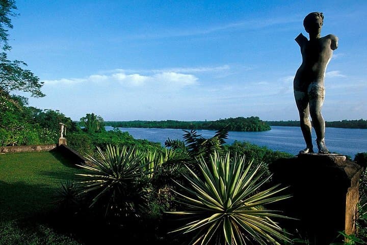 Kalutara & Lunuganga Day Tour from Colombo — Temple, Gardens and Coastal Views photo 3