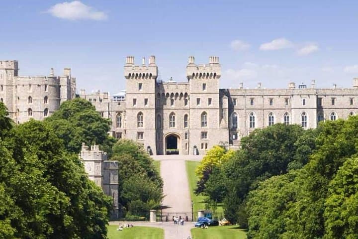 Windsor Castle, Stonehenge and Bath Private Day Tour from London
