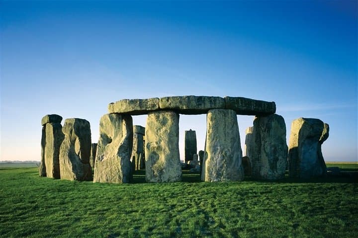 Windsor Castle, Stonehenge and Bath Private Day Tour from London photo 3